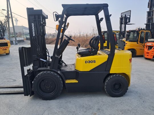 Doosan Forklift D30S (3.0톤) 앞좌측면