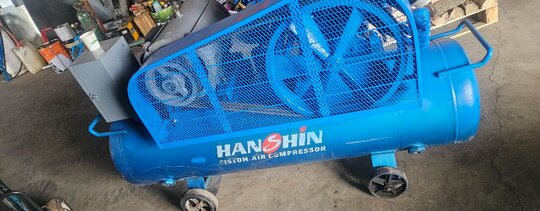 한신콤프 콤프레샤 15마력 한신 콤프레샤15마력 앞좌측면