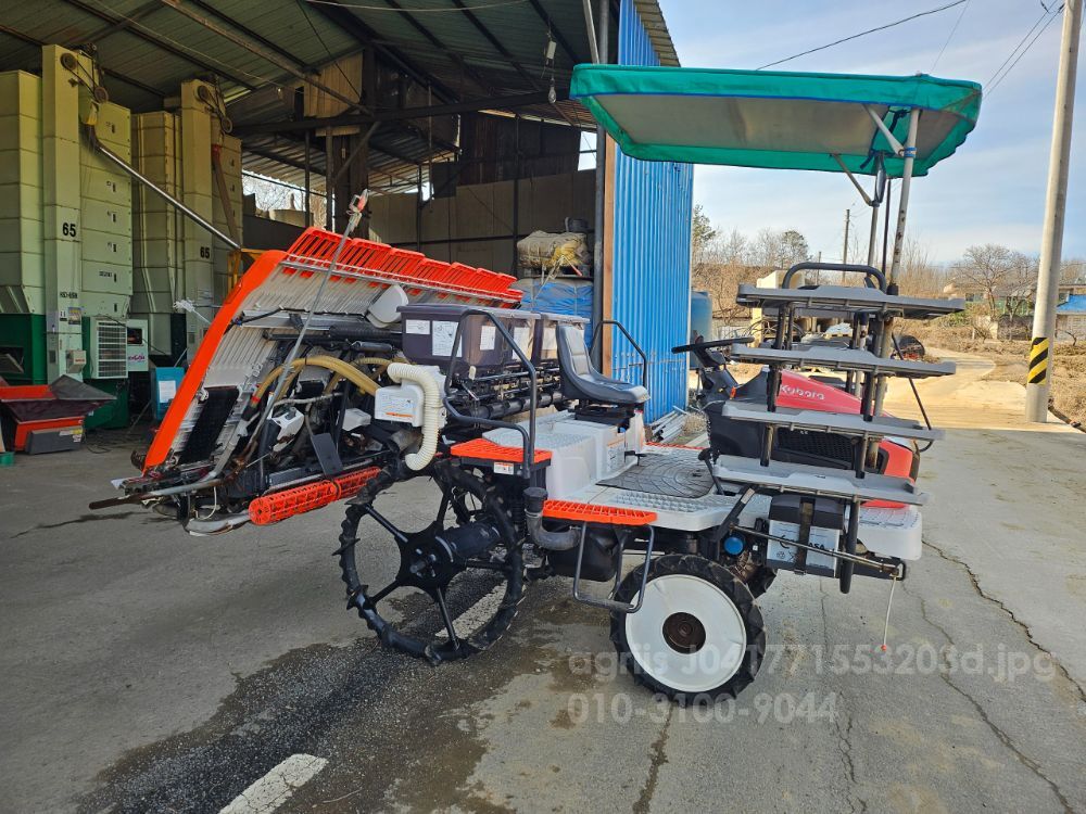 구보다 이앙기 KNW8S 뒤우측면