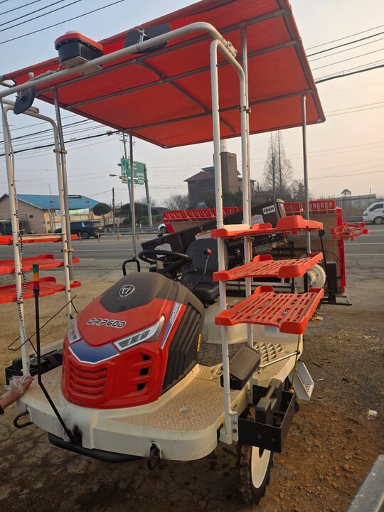 대동 이앙기 DRP60D (6조식) 앞좌측면