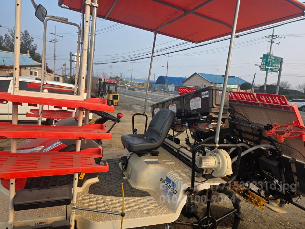 대동 이앙기 DRP60D (6조식) 뒤우측면