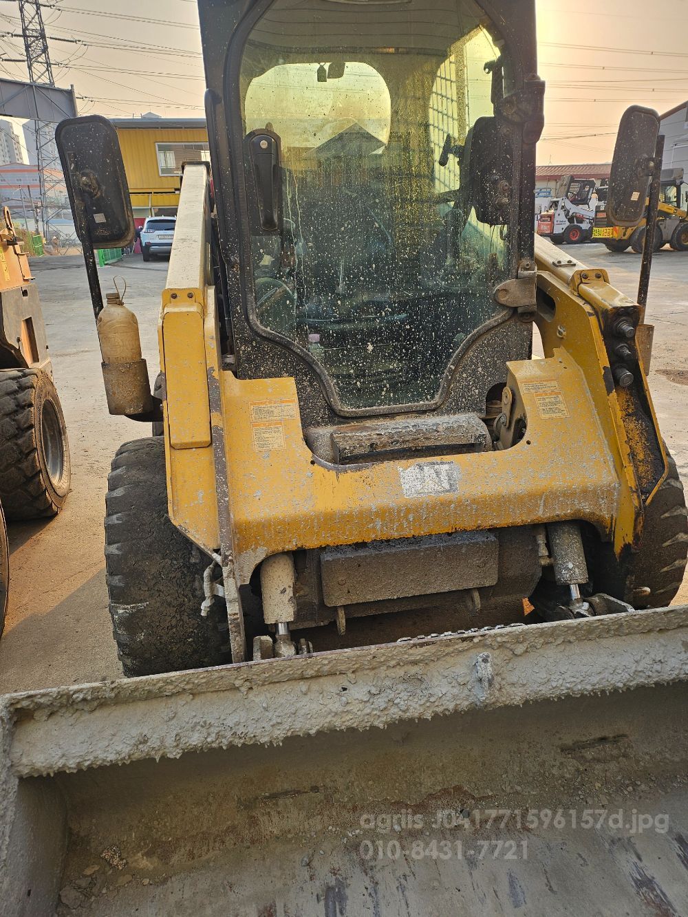 캣타필라 스키드로더 236D 뒤우측면