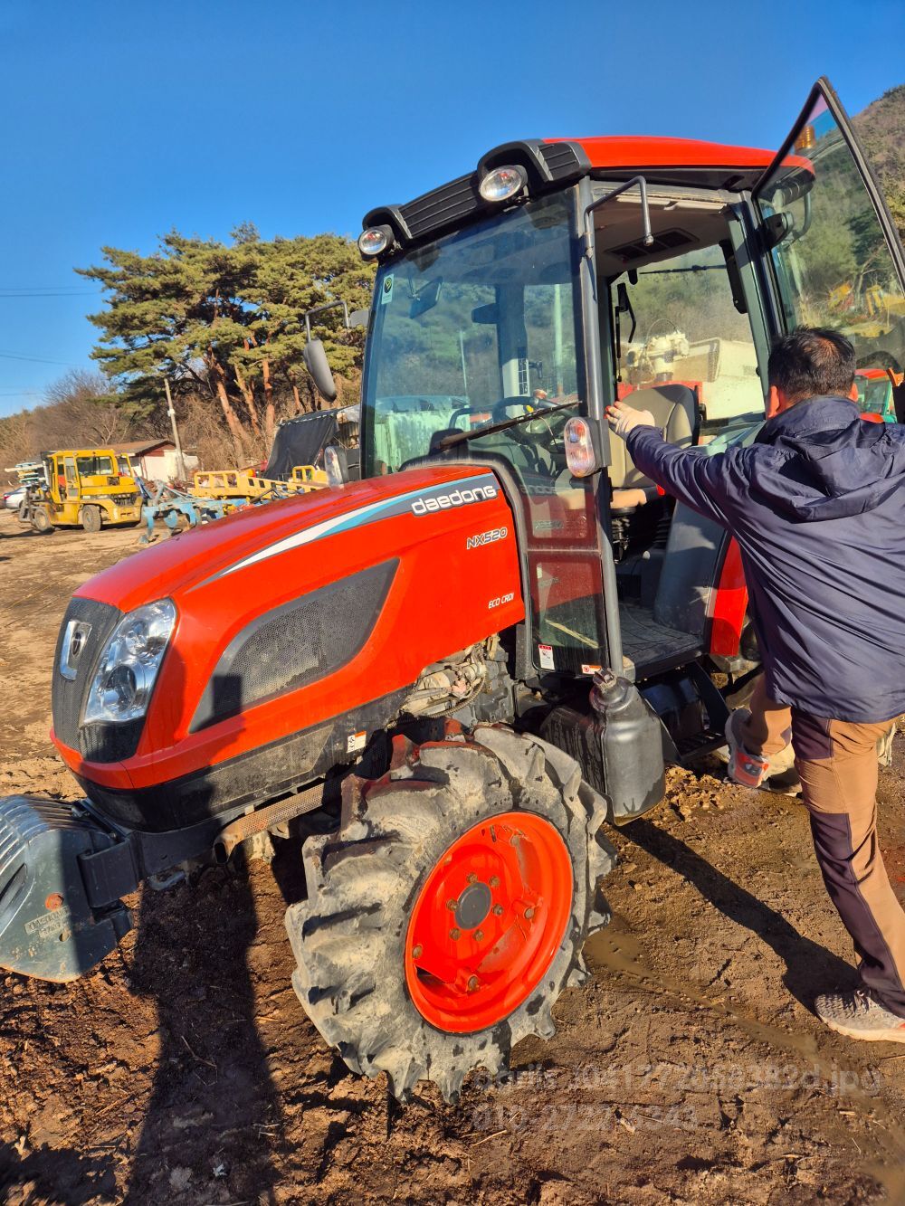 대동 트랙터 NX520 (52마력) 뒤우측면