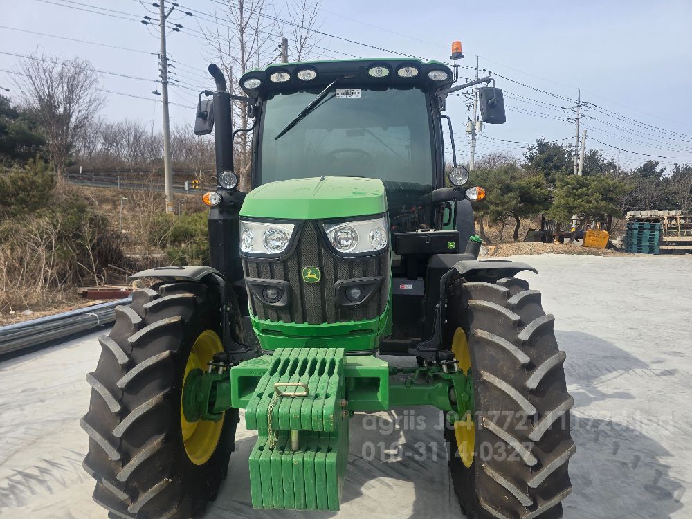 존디어 트랙터 6110R (110마력) 뒤우측면