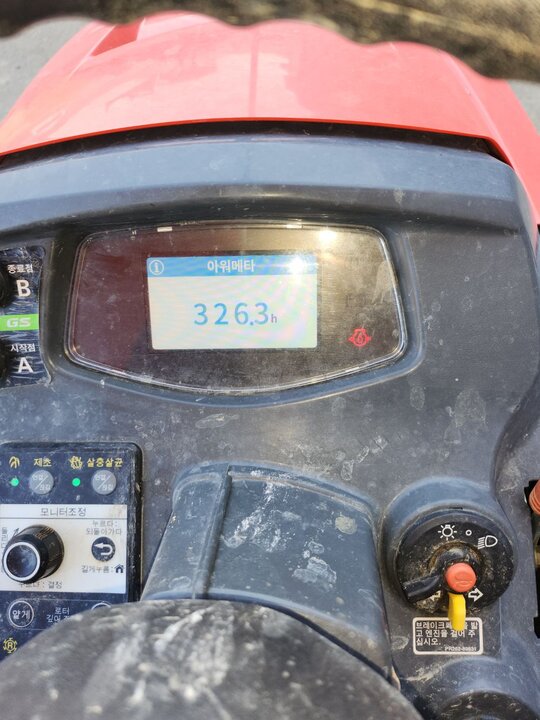 Kubota Rice transplanter KNW6SFS-GS (6Rows) 앞좌측면