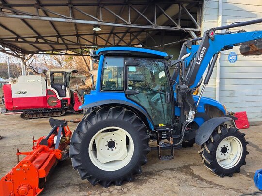 LS 트랙터 XP7074 (74마력) 앞좌측면