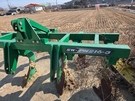 Sewoong Plow Sw210  앞좌측면