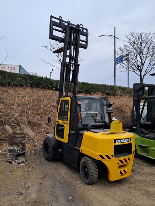 Doosan Forklift D45S (4.5톤) 앞좌측면
