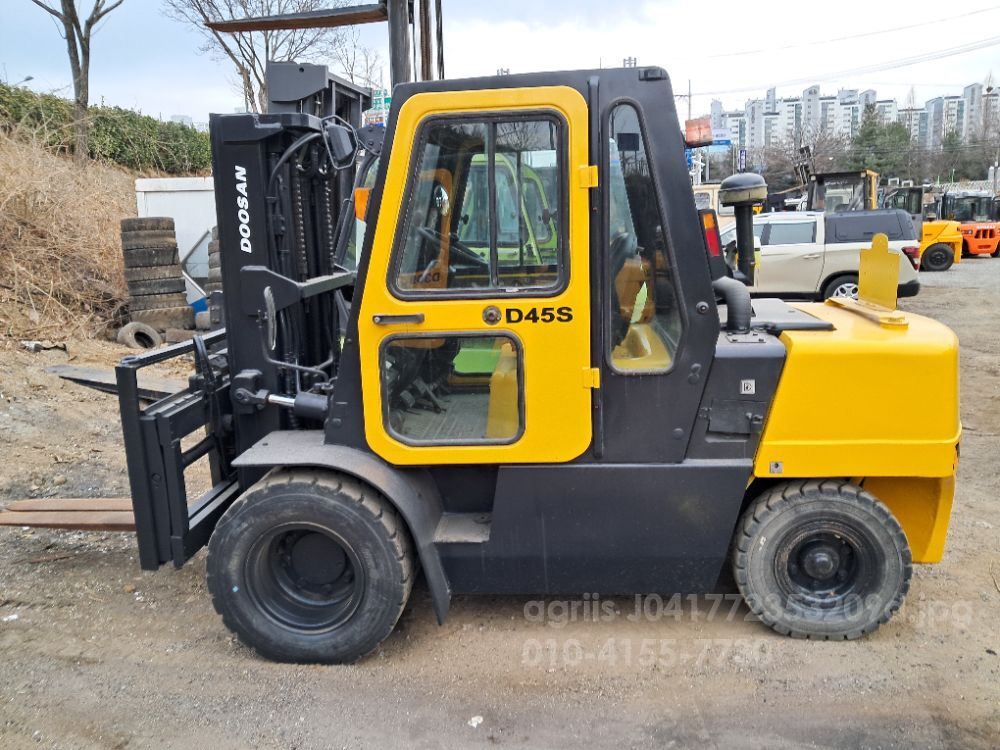 Doosan Forklift D45S (4.5톤) 뒤우측면