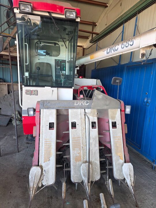 국제 콤바인 DKC685 (4조식) 앞좌측면