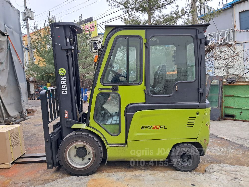  Forklift EPX30LF (3.0톤) 뒤우측면