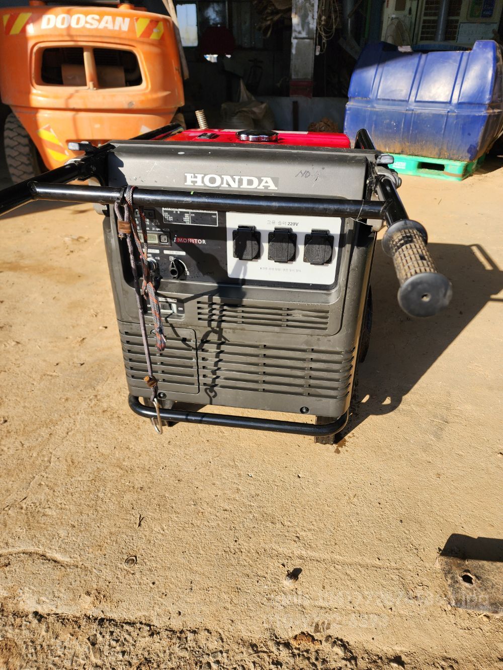 혼다. 발전기 혼다. 6.5k발전기 혼다 6.5키로 발전기 뒤우측면