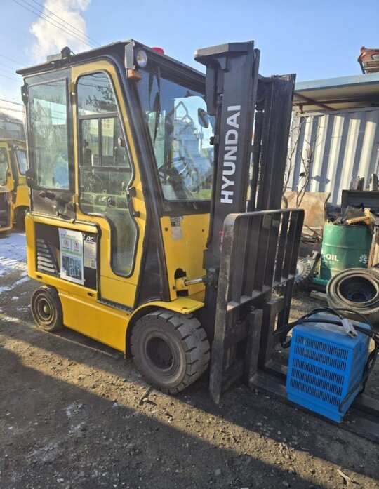Hyundai Forklift (2.5톤)  앞좌측면