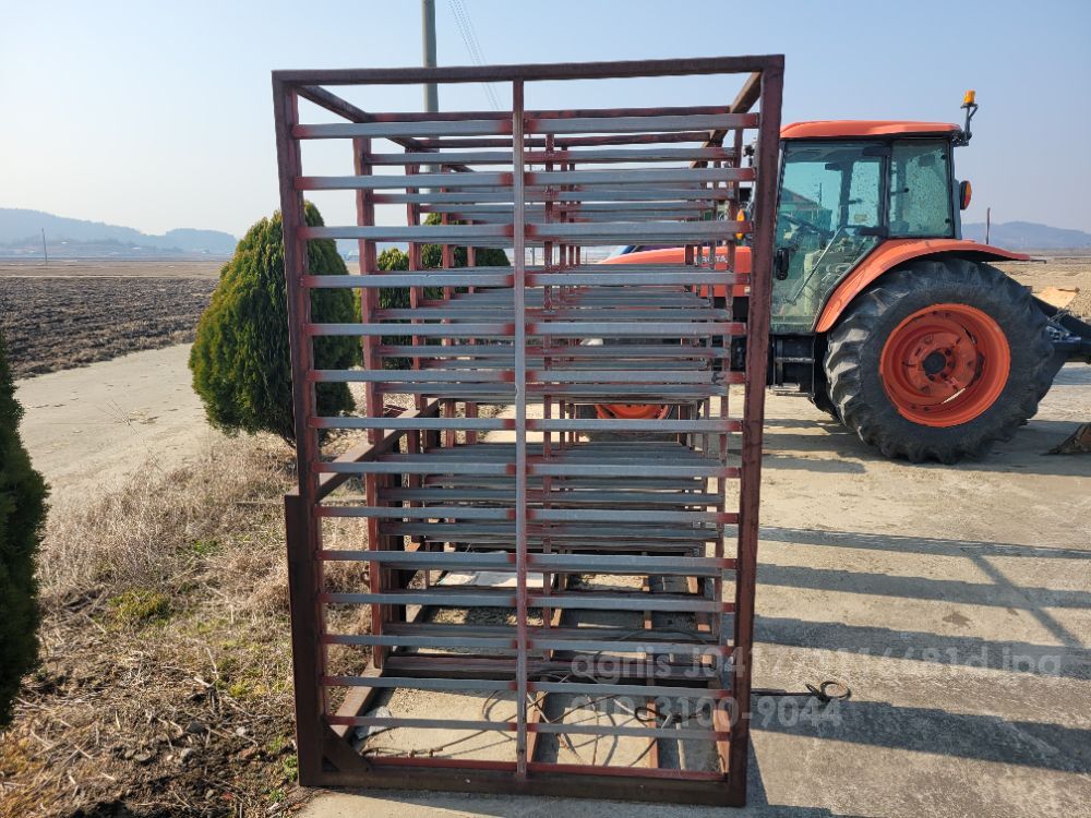  트랙터용 모판운반기 트랙터용 모판운반기 뒤우측면