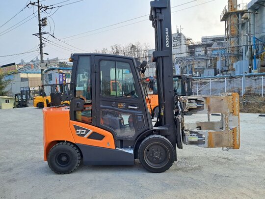 Doosan Forklift D33 (3.3톤) 앞좌측면