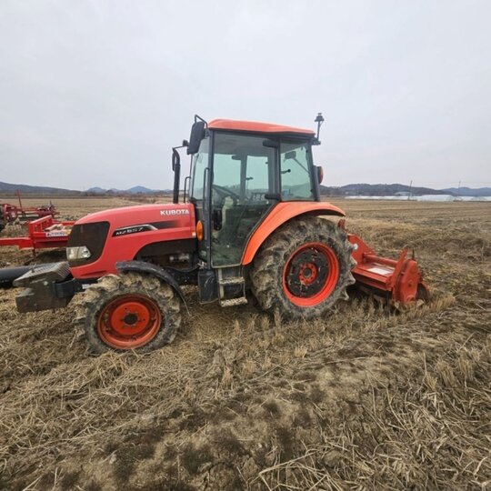 Kubota Tractor MZ557 (60hp) 앞좌측면