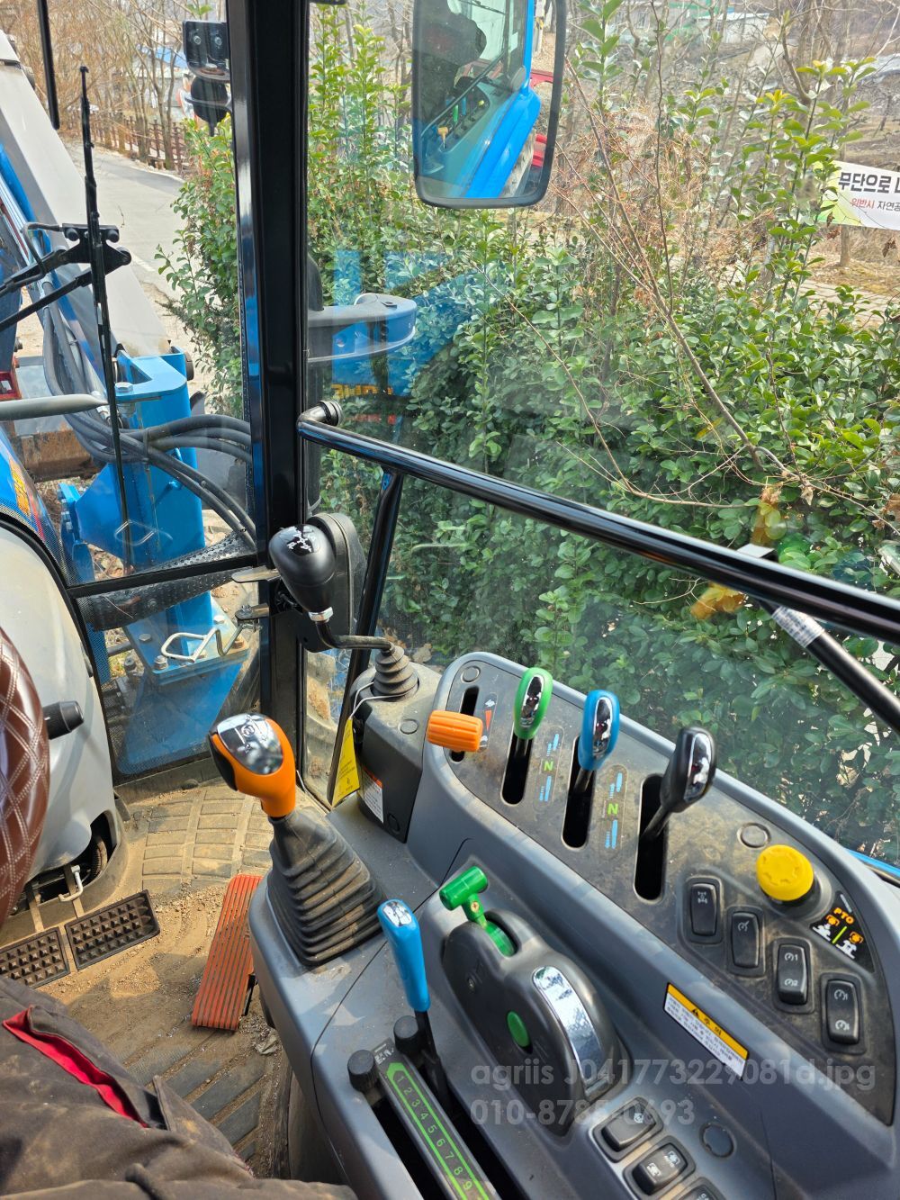 LS Tractor MT5.73 (73.9hp) 뒤우측면