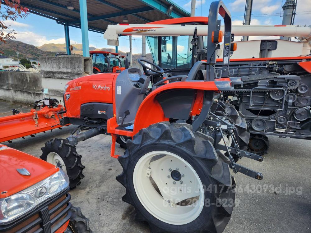 Kubota Cultivator FT28 (28hp) 뒤우측면