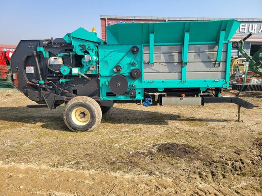 라이브 백 원형베일러 MR 1000 앞좌측면