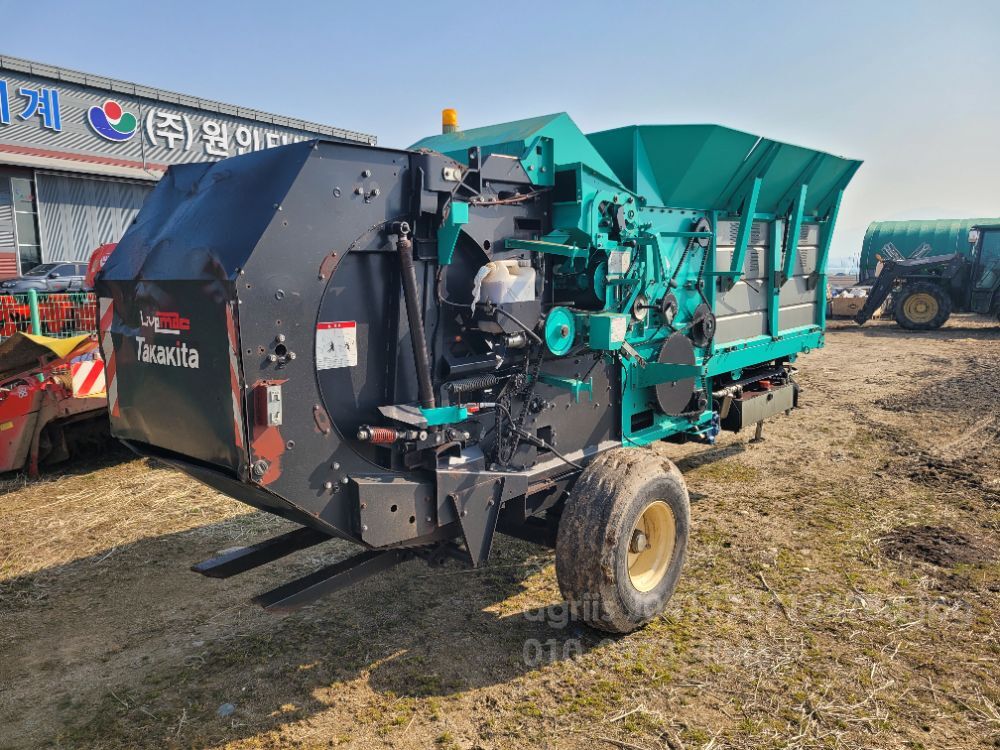 라이브 백 원형베일러 MR 1000 뒤우측면