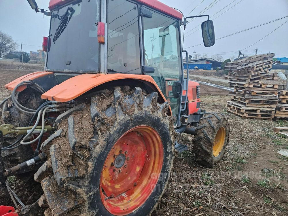 구보다 트랙터 GM73 (73마력) 뒤우측면