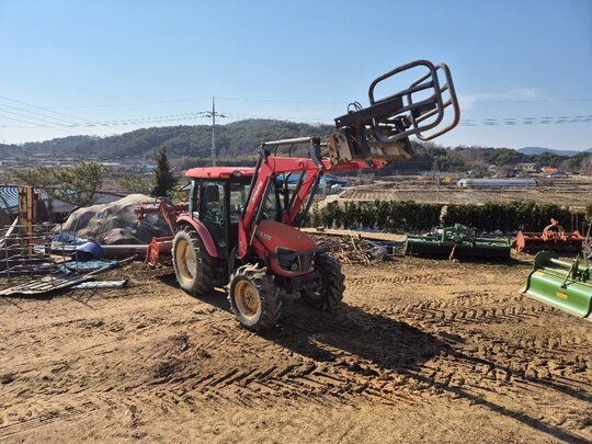 Kukje Tractor LUXEN100 (100hp) 앞좌측면