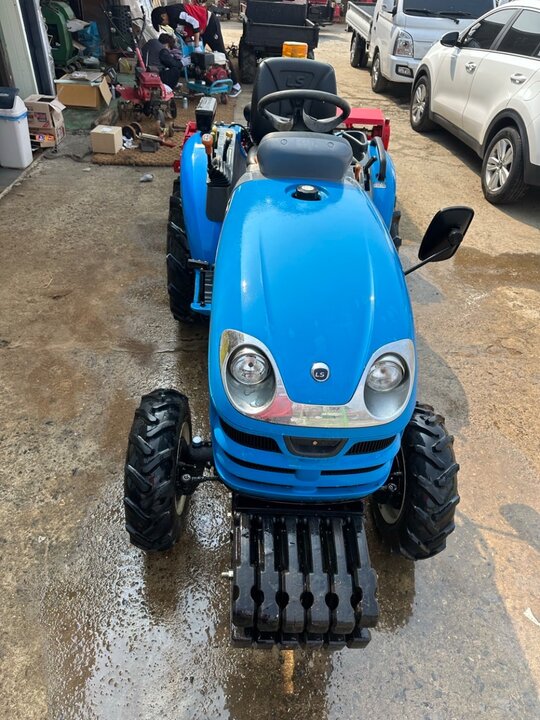 LS Tractor XJ2025 (24.7hp) 앞좌측면