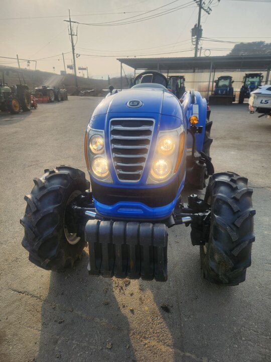 LS Tractor XR4145 (45.5hp) 앞좌측면
