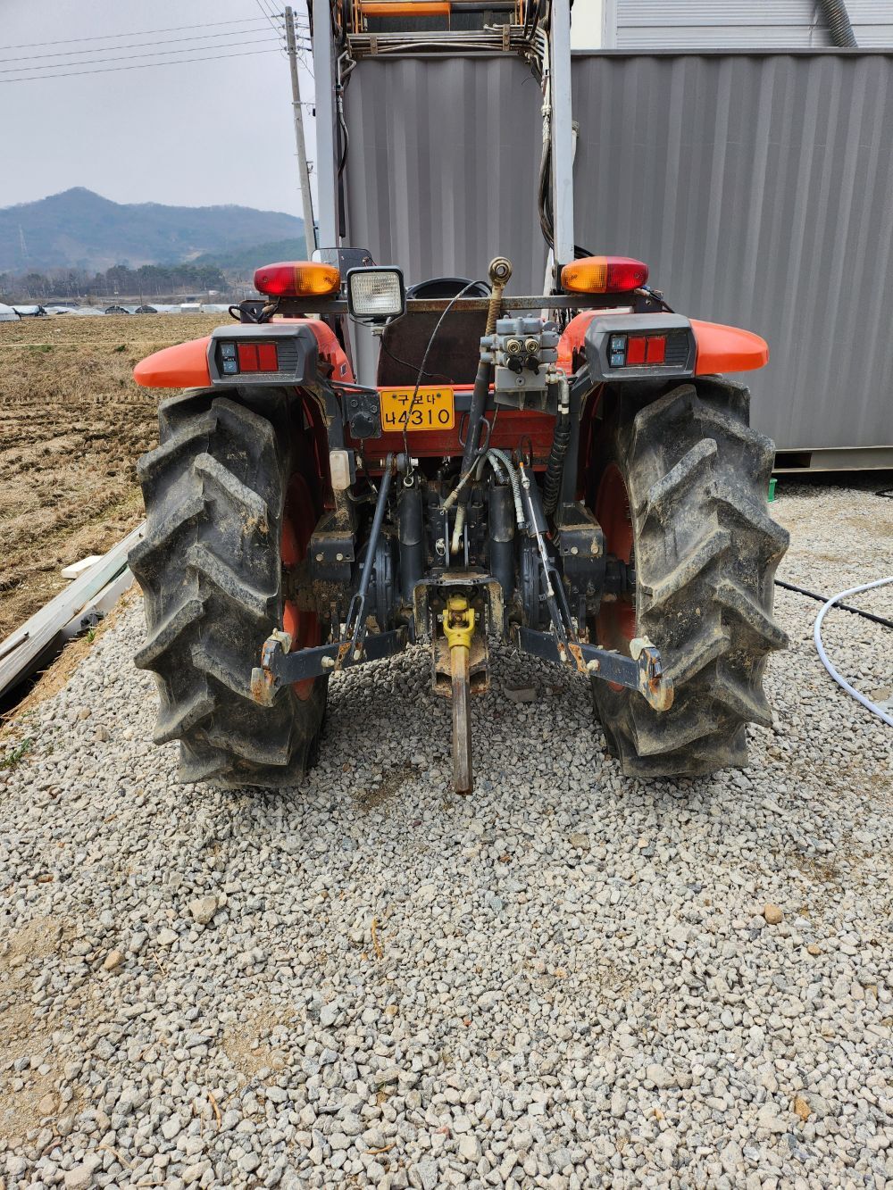 구보다 트랙터 L54K (55.9마력) 뒤우측면