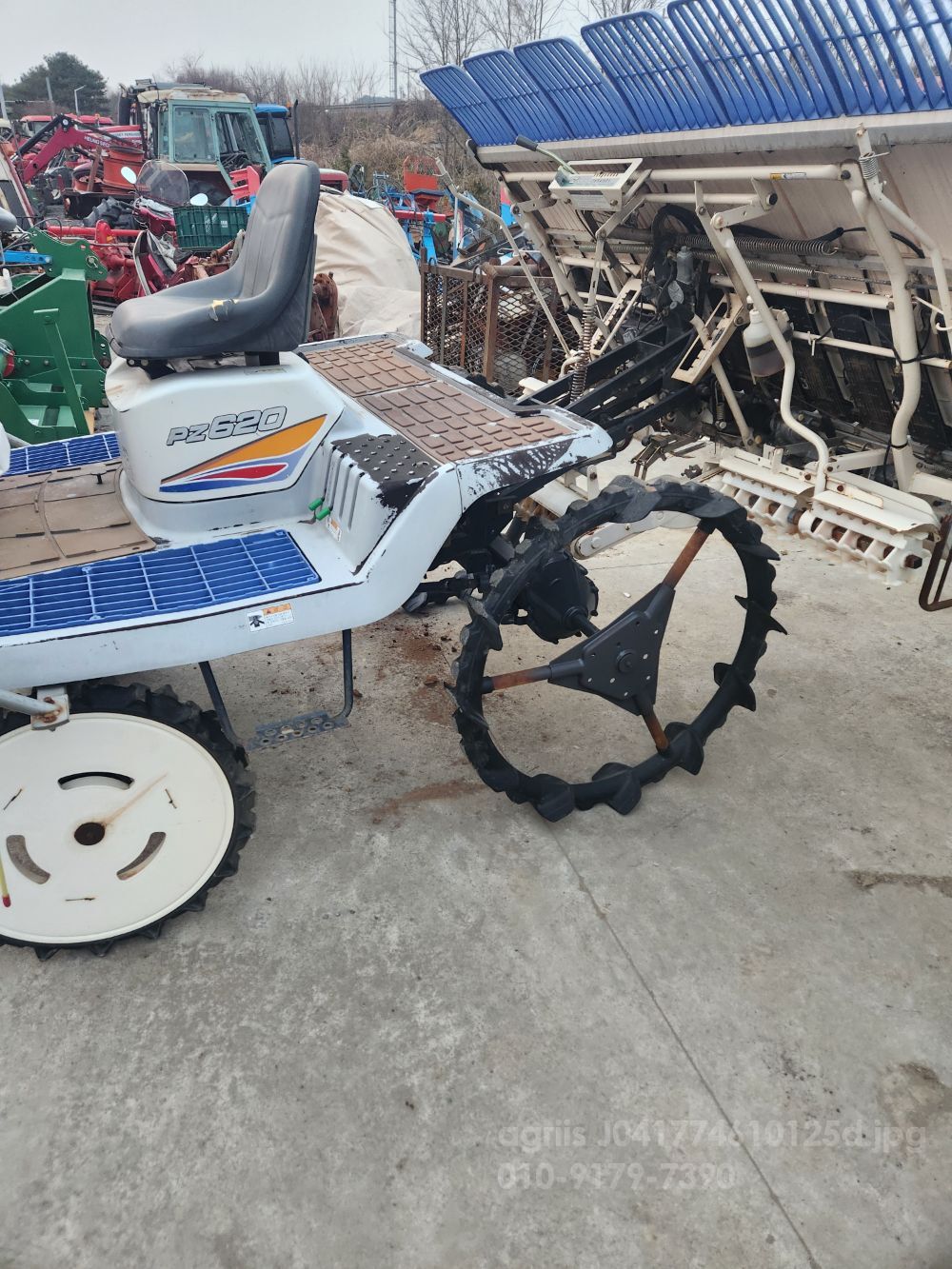 TYM 이세키 콤바인 PZ620 (6조식) 뒤우측면