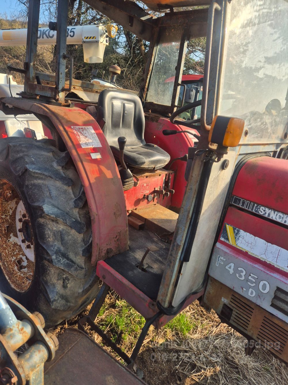 국제 트랙터 F4350 (43마력) 뒤우측면