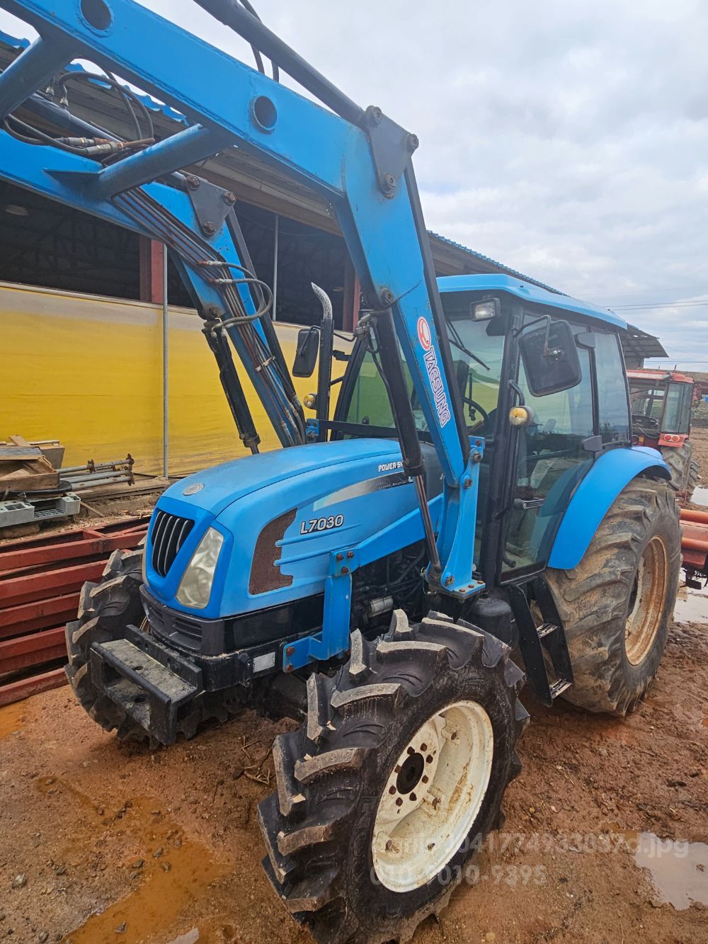 LS Tractor L7030 (85hp) 뒤우측면