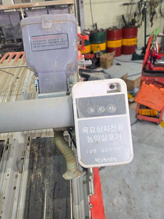 Kubota Rice transplanter 육묘상자전용 농약 살포기 () 앞좌측면