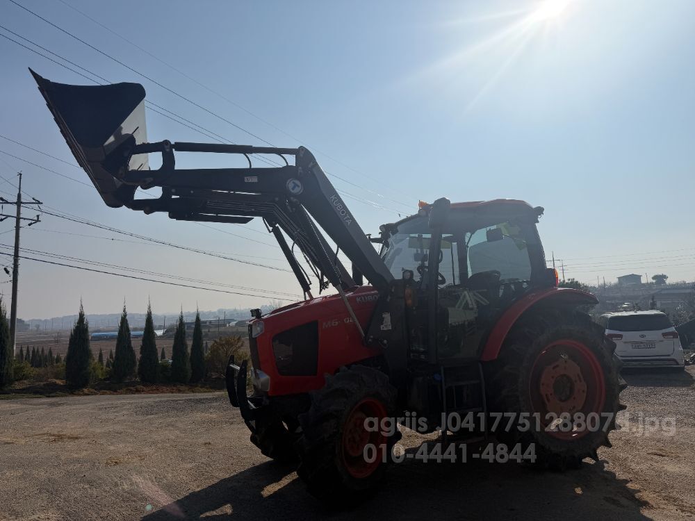 Kubota Tractor M6-108 (116hp) 뒤우측면
