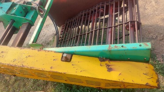 신흥 땅속작물수확기 감자수확기 SH-900S (작업폭90cm) 앞좌측면