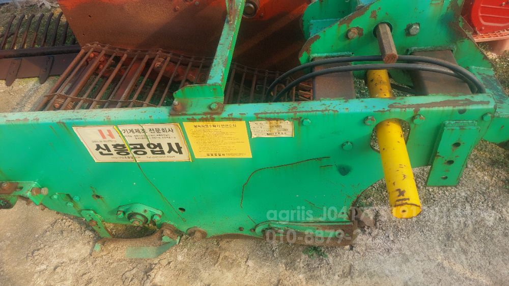 신흥 땅속작물수확기 감자수확기 SH-900S (작업폭90cm) 뒤우측면
