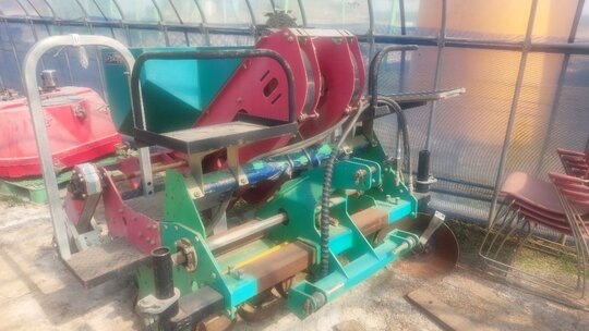 강농 감자파종기 감자 파종기 트랙터용 파종기 앞좌측면