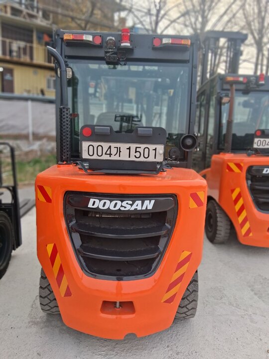 Doosan Forklift 3.3톤 (3.3톤) 앞좌측면