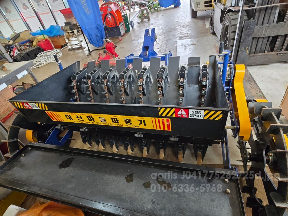 대신에이씨엠 마늘파종기 DSA-8G 뒤우측면
