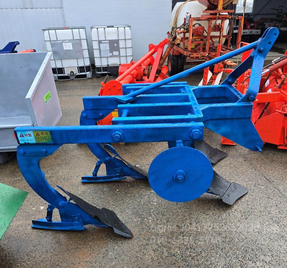 영신 쟁기 4련 뒤우측면