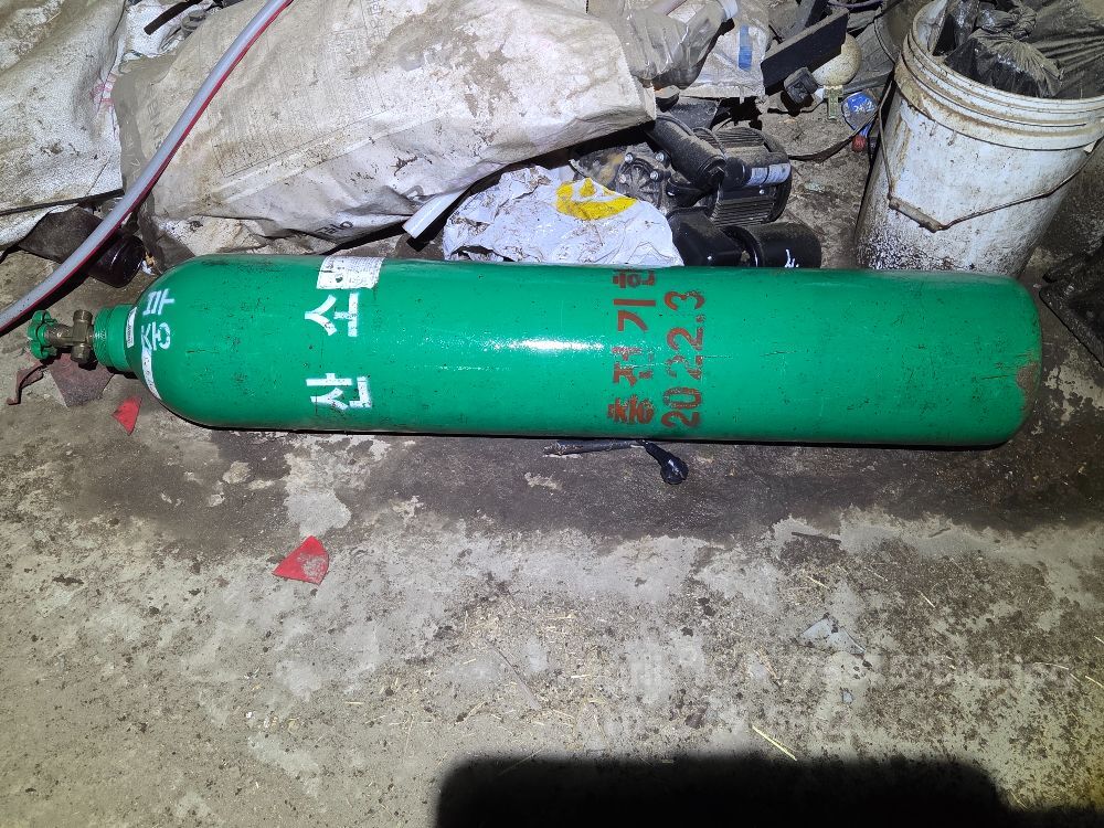 산소통 3개 산소통 3개 산소통 3개 뒤우측면