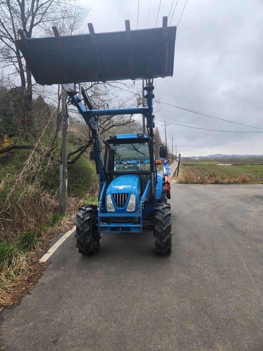 LS 트랙터 U55 (55마력) 앞좌측면