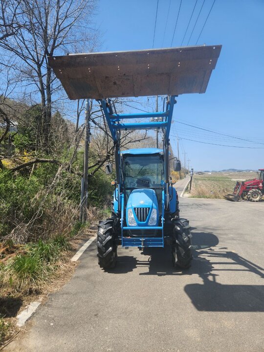 LS 트랙터 U6157 (57마력) 앞좌측면