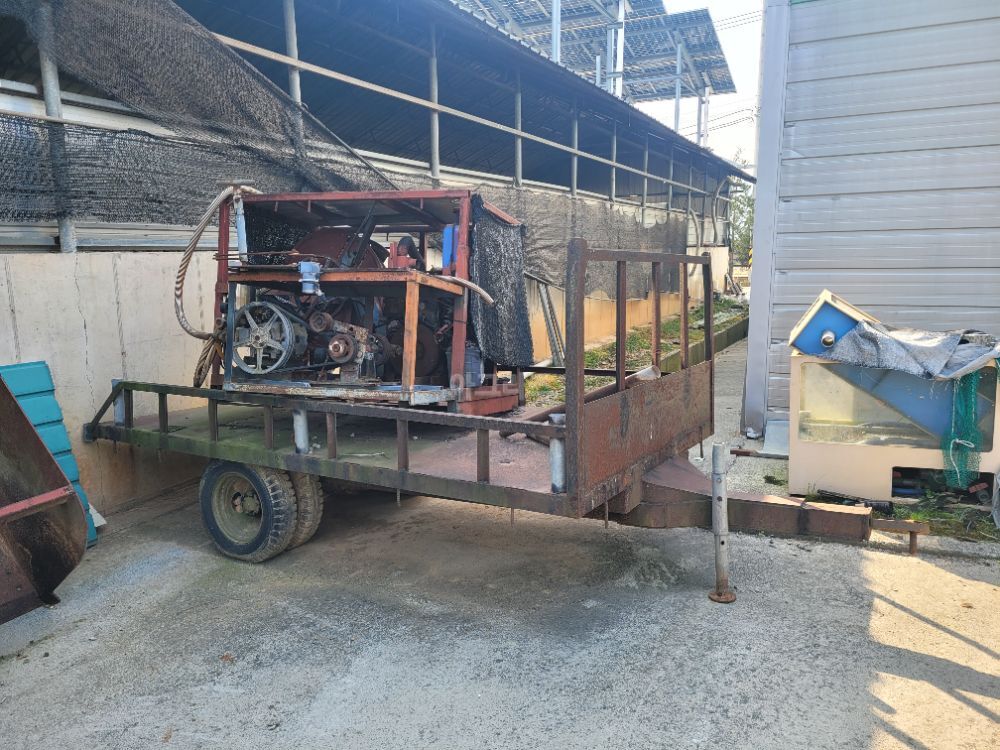  농약분무기 50만  로타리 185  60만 트레일러 60만 기타 뒤우측면