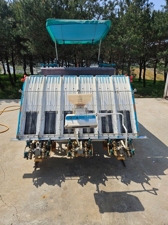 구보다 이앙기 KWP69DF (6조식) 앞좌측면