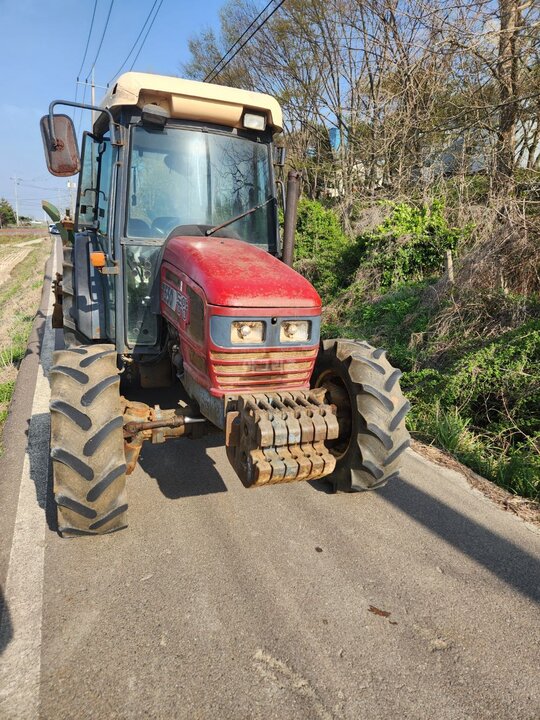 TYM 트랙터 T550 (55마력) 앞좌측면