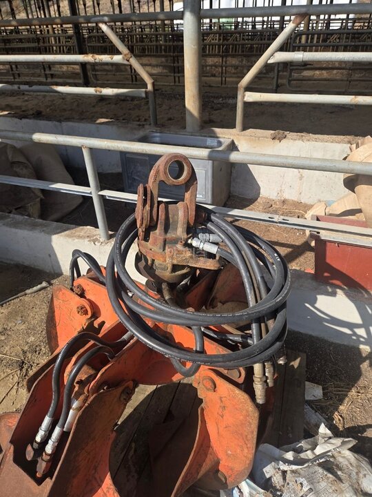  02굴삭기 회전Bale Gripper 회전집게  앞좌측면