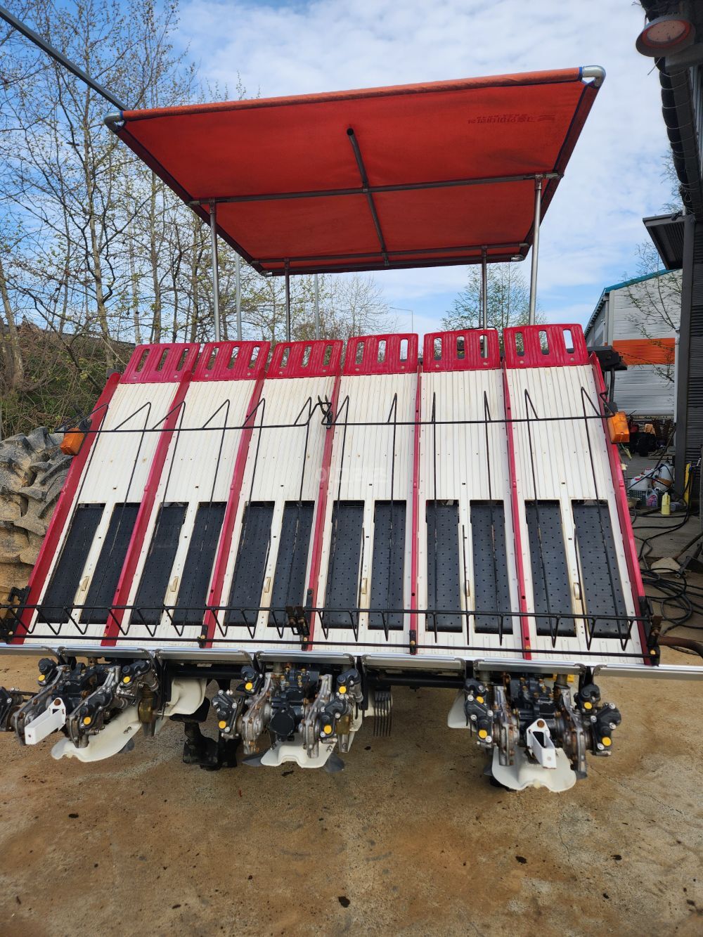 얀마 이앙기 YR6D (6조식) 뒤우측면