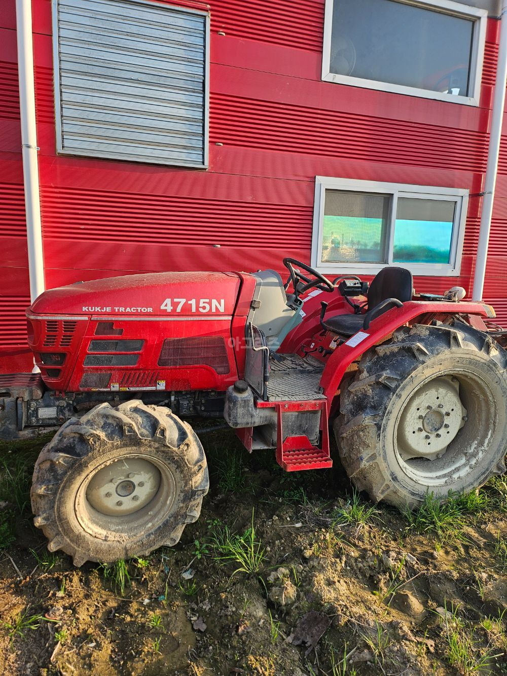 국제 트랙터 4715N (47마력) 뒤우측면