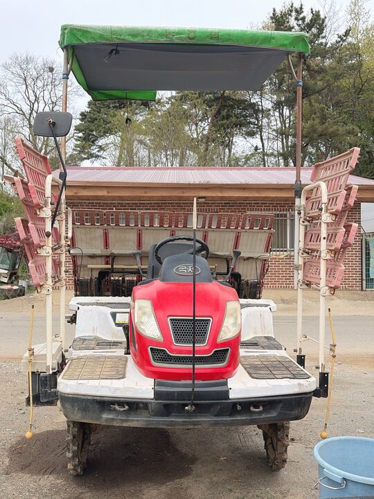 국제 이앙기 RGO-60 (6조식) 앞좌측면